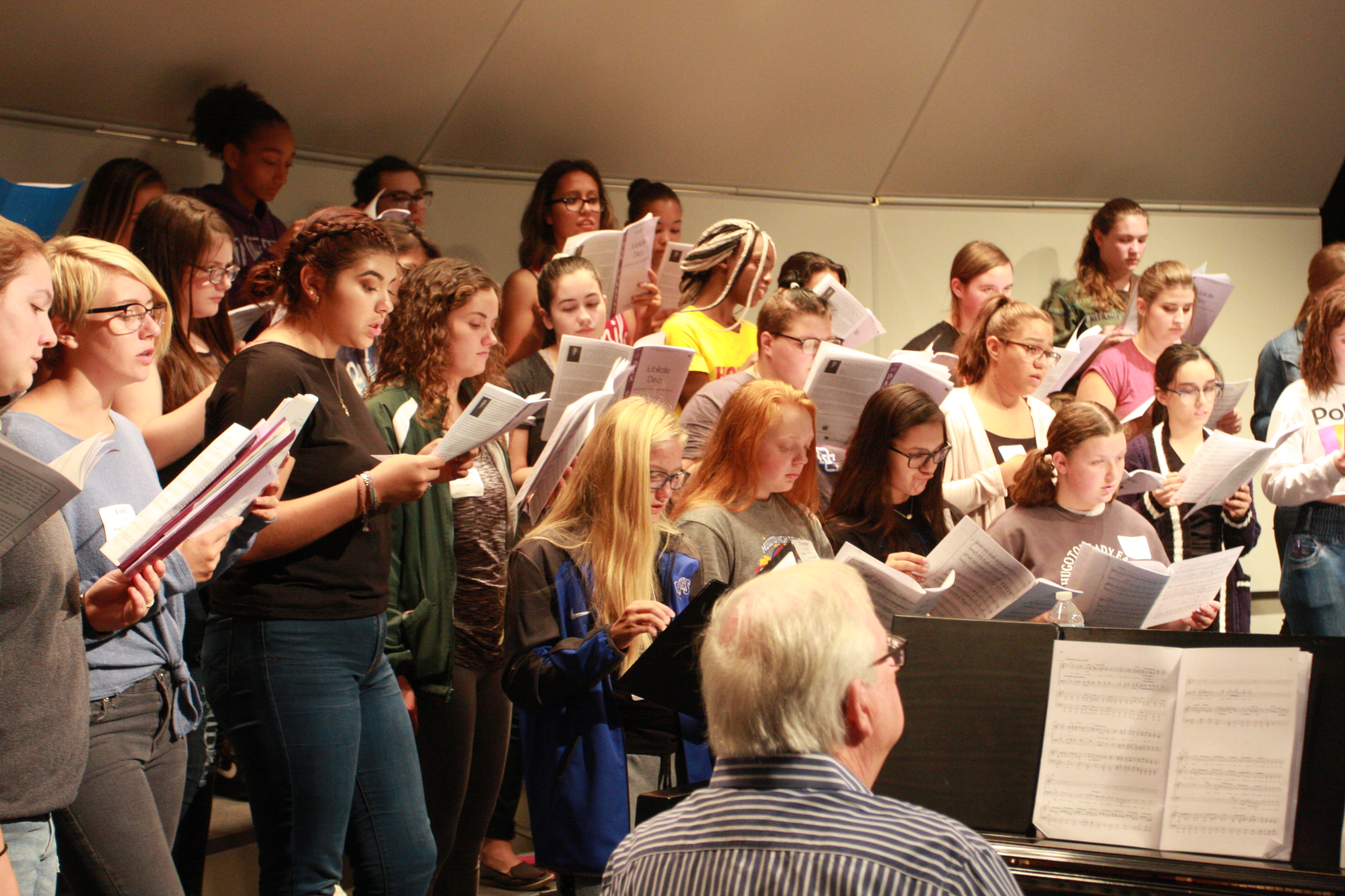 High school singers practicing for the state choir auditions during the workshop