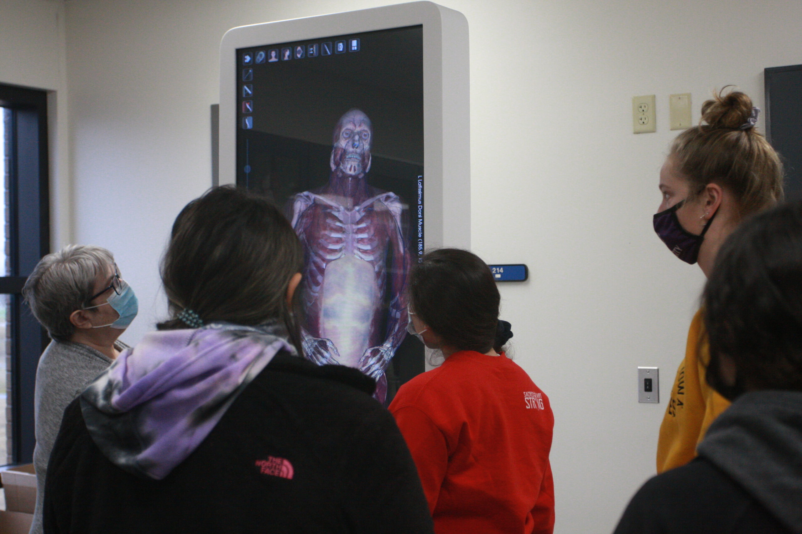 A DC3 student uses the Visible Body app during an anatomy and physiology lab on Tuesday, March 23. [Photo by Justin Wilson]